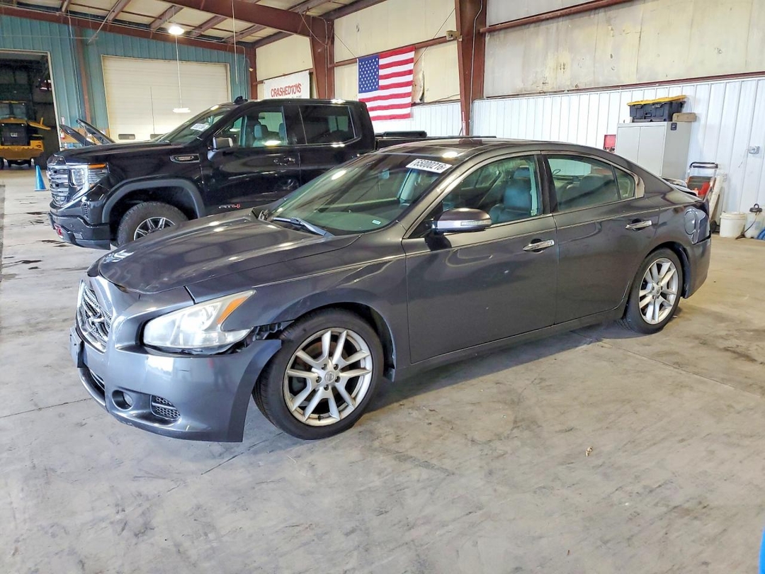 Vista de 2011 NISSAN 810/MAXIMA SEDAN, ángulo 1