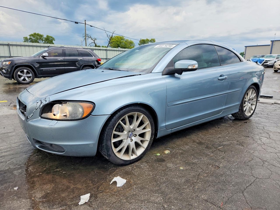 Vue de 2009 VOLVO C70 T5, angle 1
