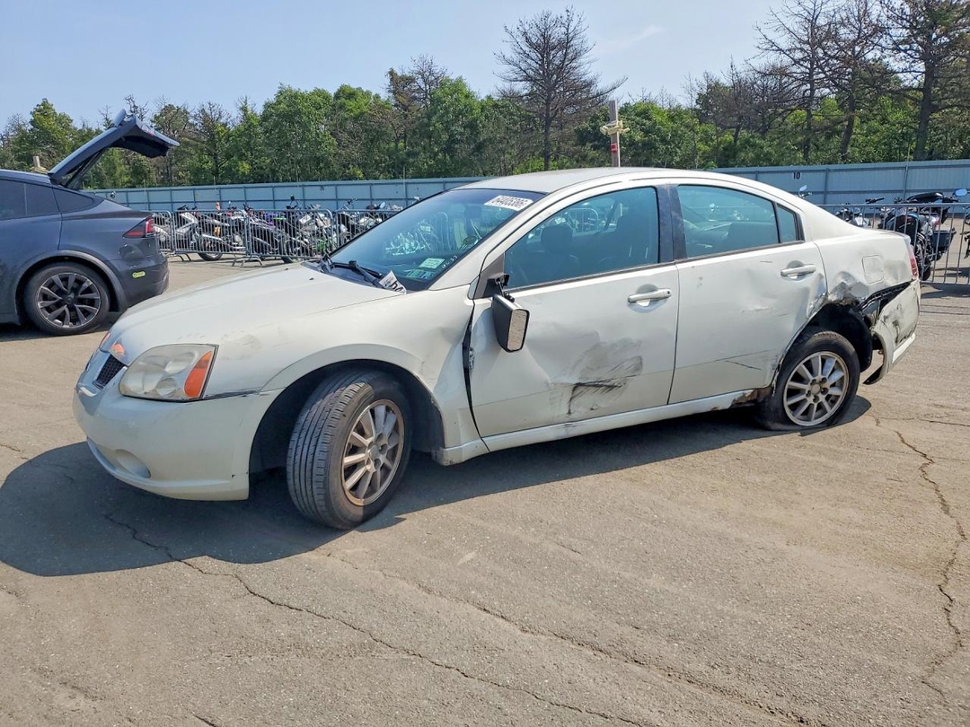 Vue de 2005 MITSUBISHI GALANT ES MEDIUM, angle 1
