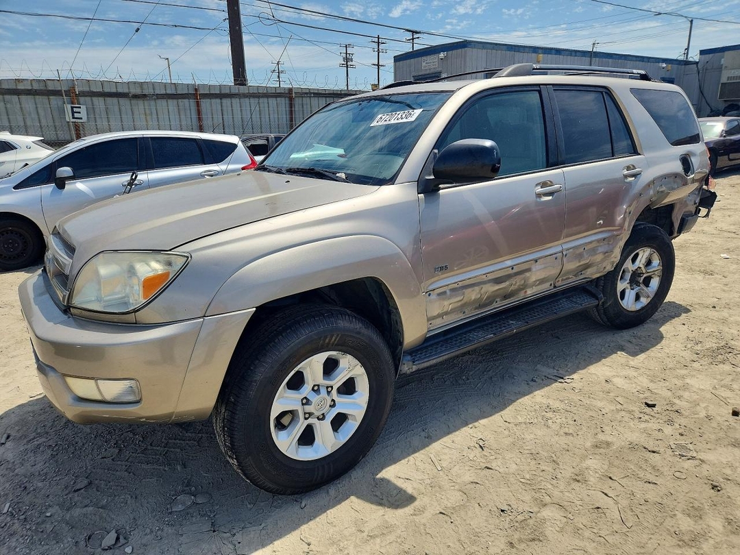 Vue de 2004 TOYOTA 4RUNNER SR5, angle 1