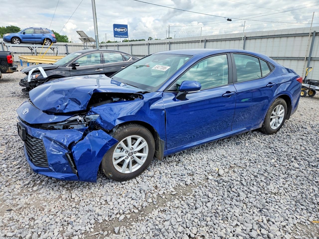 Vue de 2026 TOYOTA CAMRY LE, angle 1