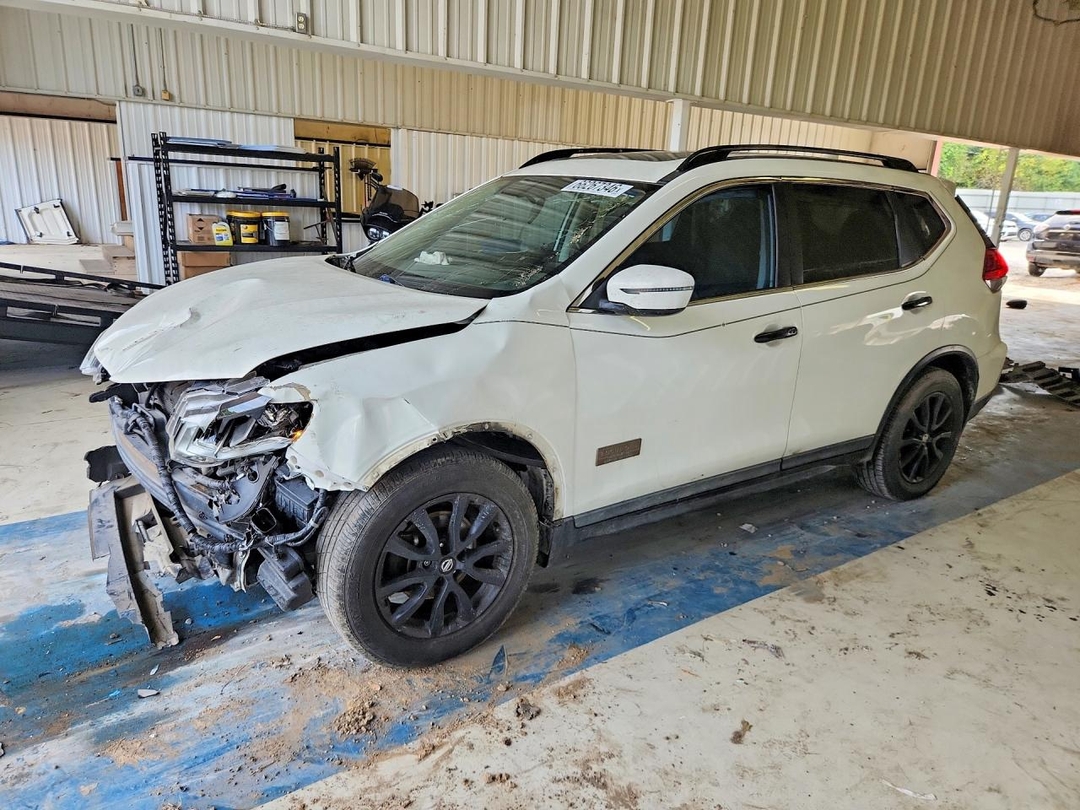 Vue de 2017 NISSAN ROGUE SV, angle 1