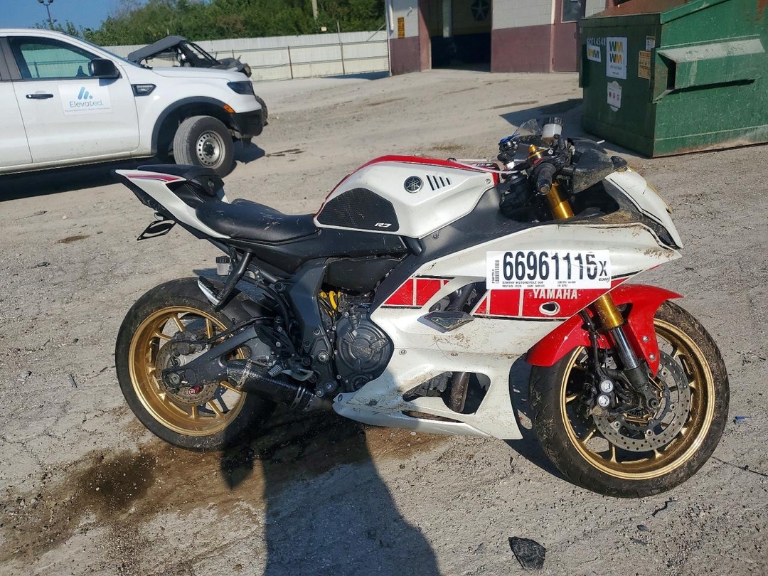 منظر 2022 YAMAHA YZFR7، زاوية 1