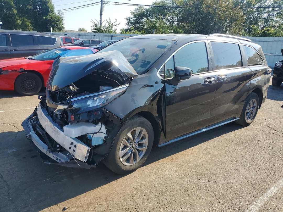 منظر 2026 TOYOTA SIENNA XLE 8-PASSENGER، زاوية 1