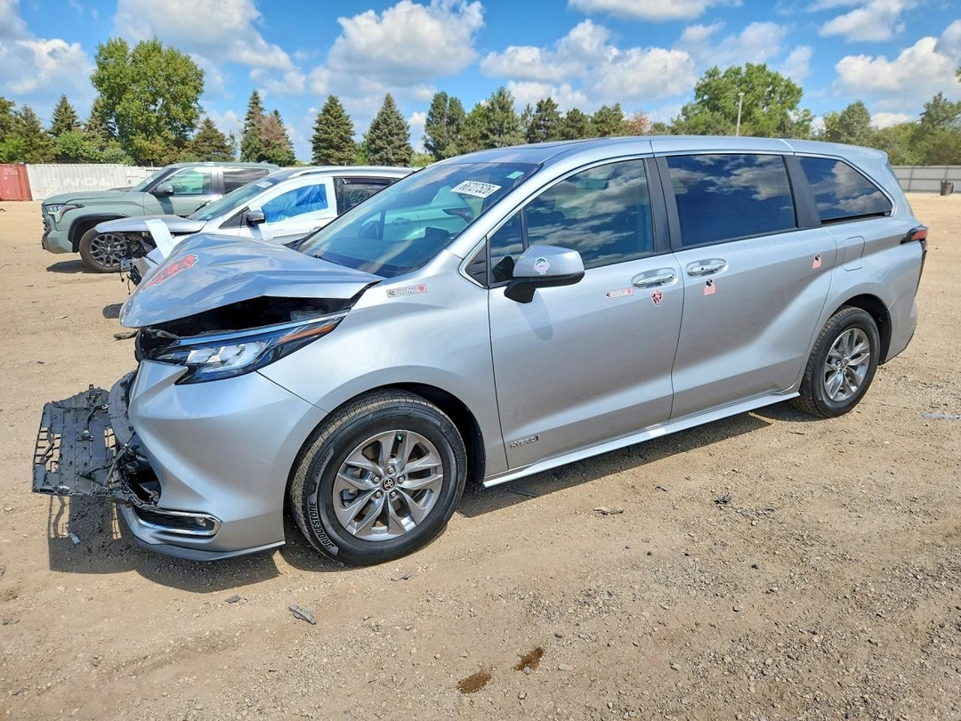 Vedere 2021 TOYOTA SIENNA XLE, unghi 1
