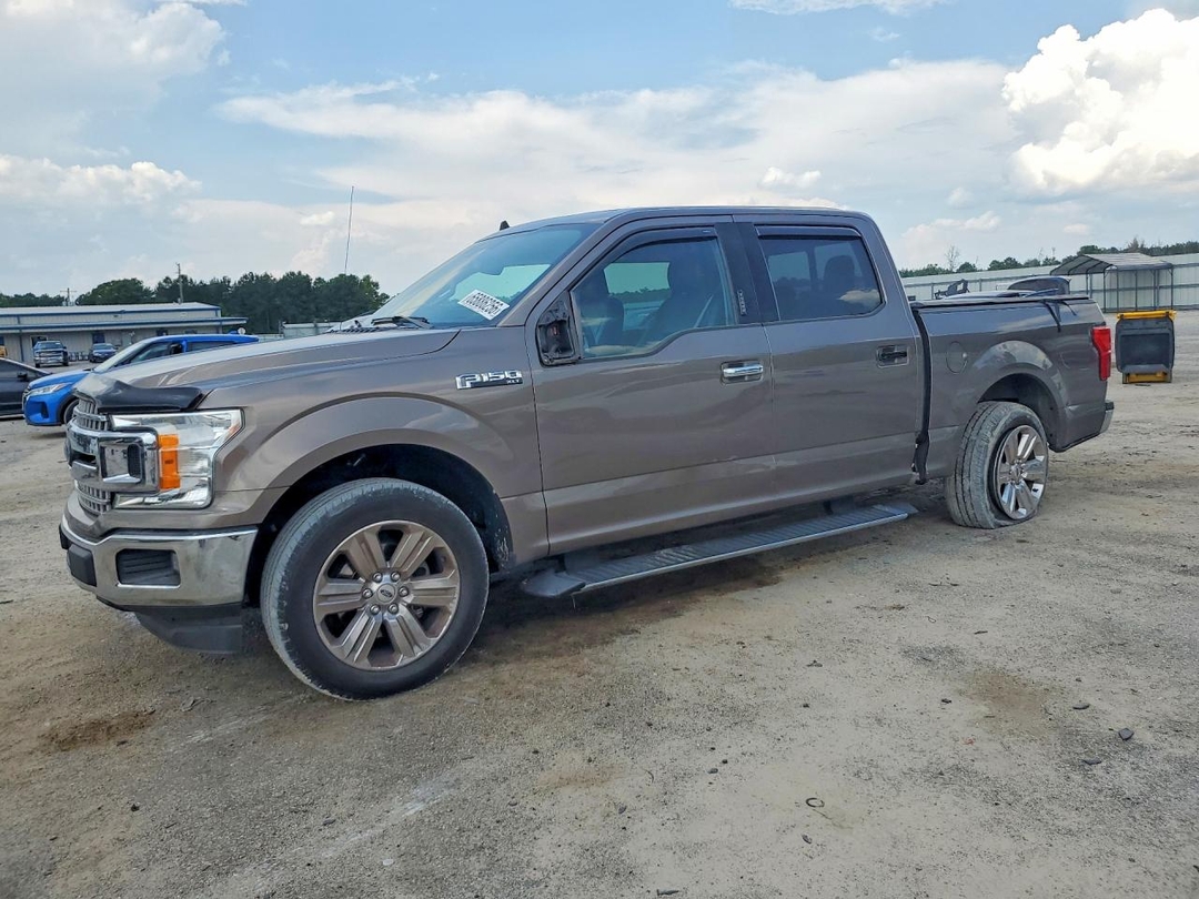 Vue de 2020 FORD F150 SUPERCREW, angle 1