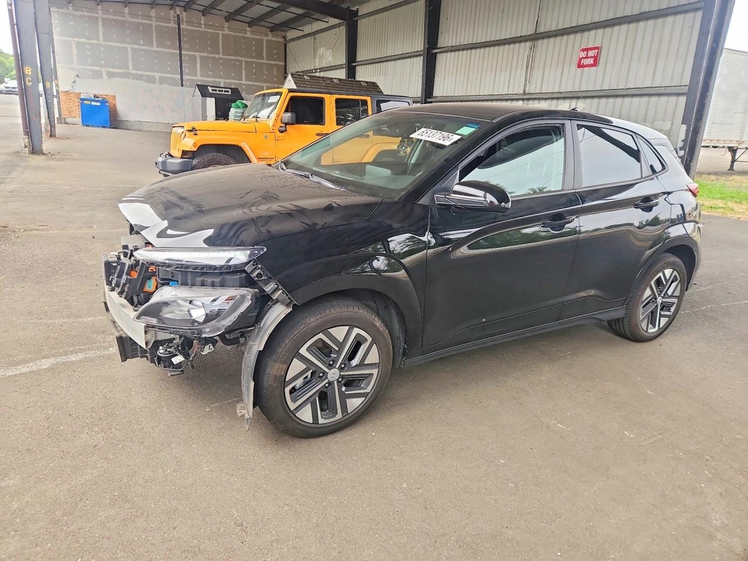 Вид 2023 HYUNDAI KONA SE, угол 1