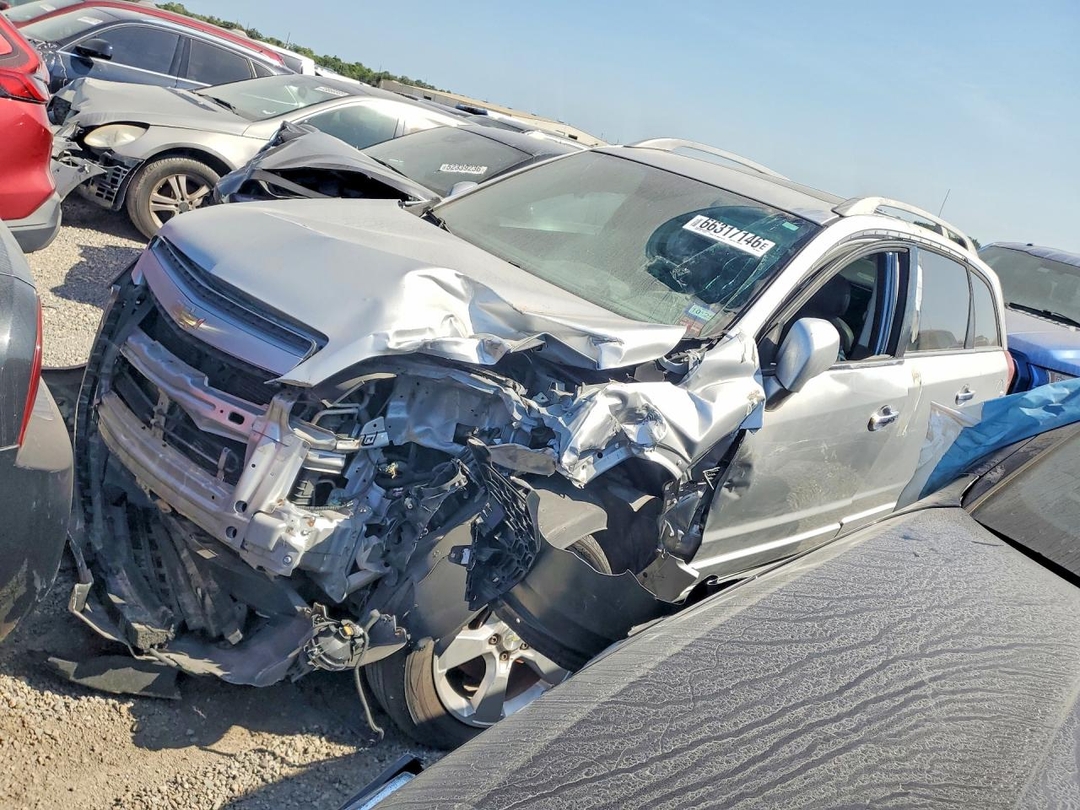 Вид 2014 CHEVROLET CAPTIVA LT, угол 1