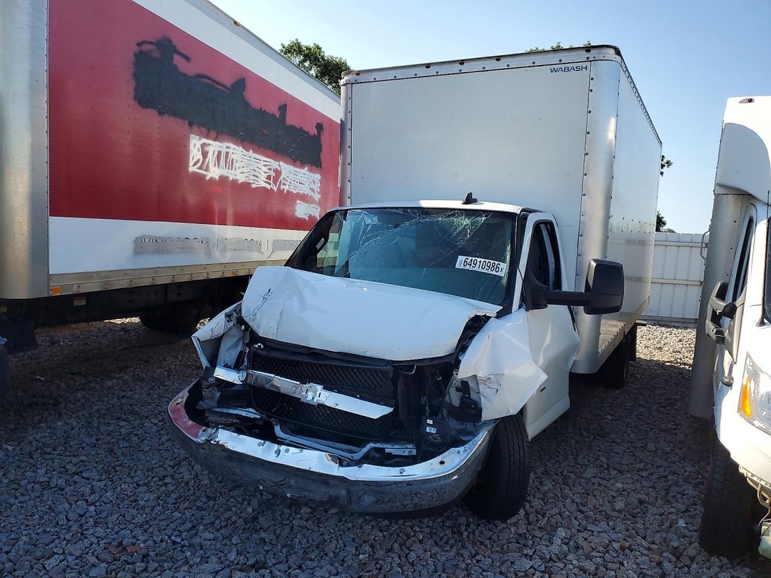 منظر 2025 CHEVROLET EXPRESS BOX TRUCK، زاوية 1