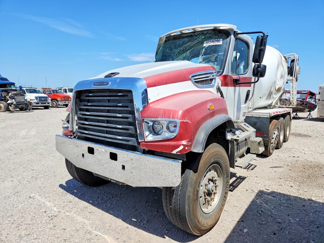 منظر 2026 FREIGHTLINER 114SD READY MIX TRUCK، زاوية 1