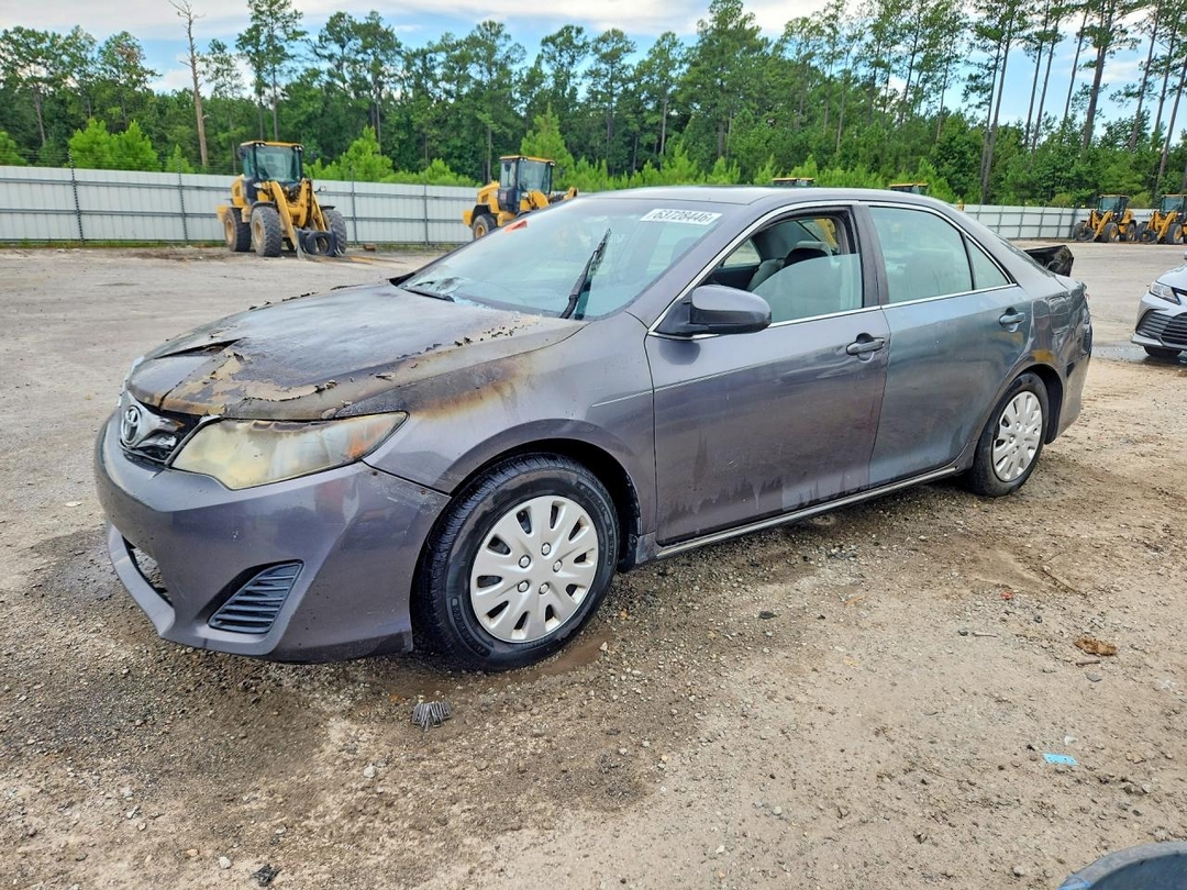 منظر 2014 TOYOTA CAMRY LE، زاوية 1