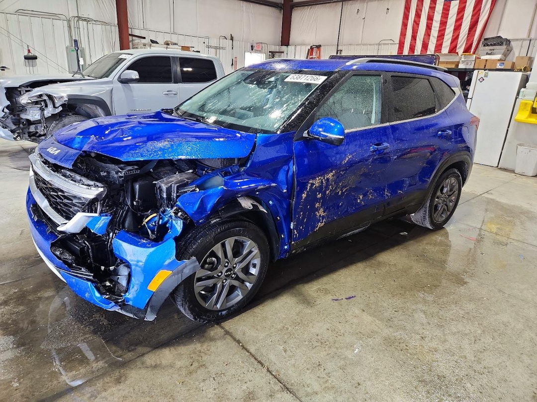 Vista de 2023 KIA SELTOS S, ángulo 1