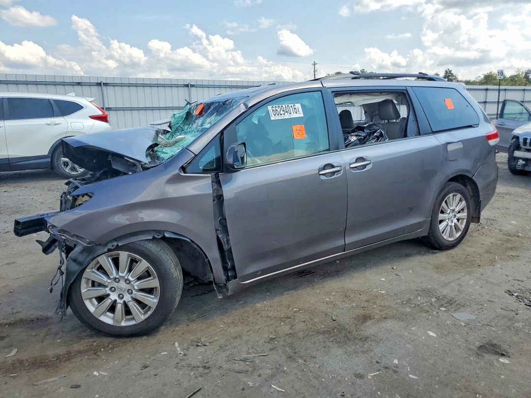 Vue de 2011 TOYOTA SIENNA LIMITED 7-PASSENGER, angle 1