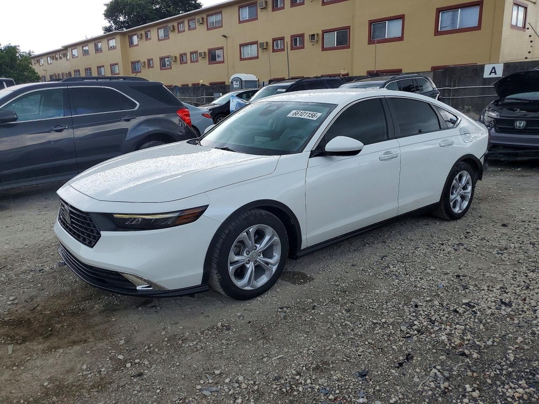 Vue de 2025 HONDA ACCORD LX, angle 1