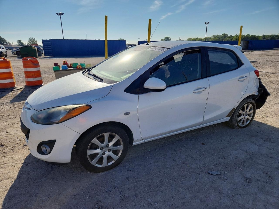 Vue de 2011 MAZDA MAZDA2, angle 1