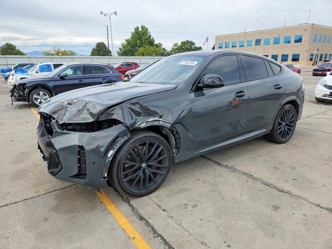 Вид 2024 BMW X6 M60I, угол 1