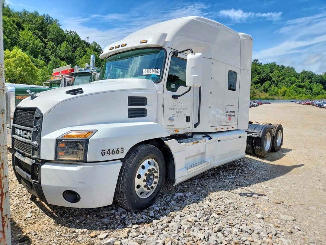 منظر 2020 MACK ANTHEM SEMI TRUCK، زاوية 1
