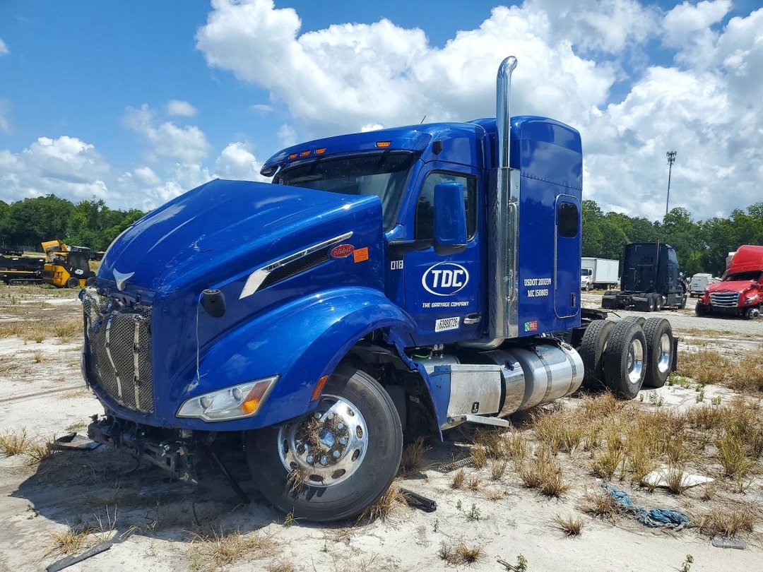منظر 2023 PETERBILT 579 SEMI TRUCK، زاوية 1
