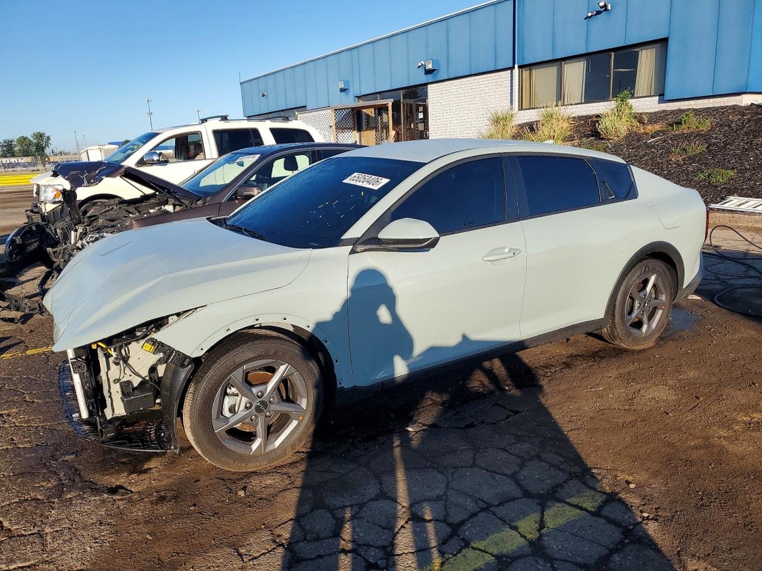 منظر 2026 KIA K4 LXS، زاوية 1