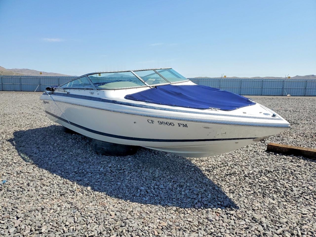 Vue de 2001 COBALT SPEED BOAT, angle 1