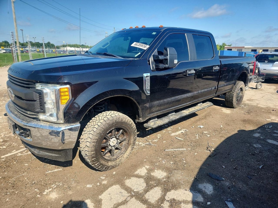 Vue de 2017 FORD F350 SUPER DUTY, angle 1