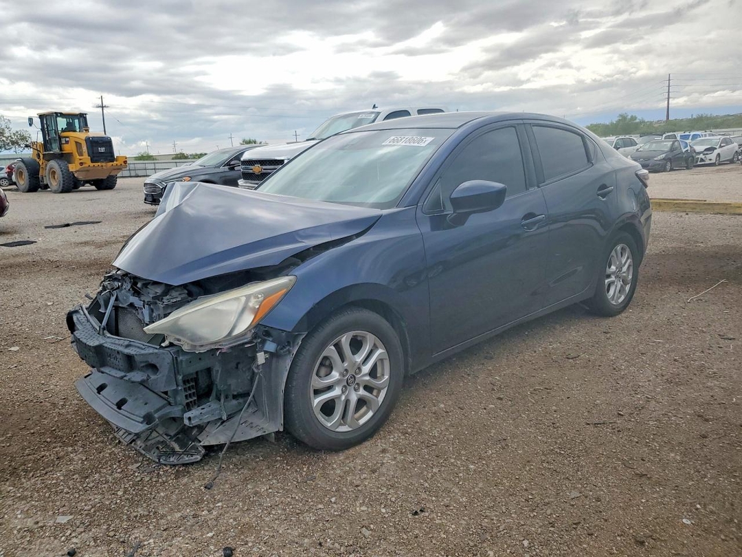 Вид 2017 TOYOTA YARIS IA BASE, угол 1