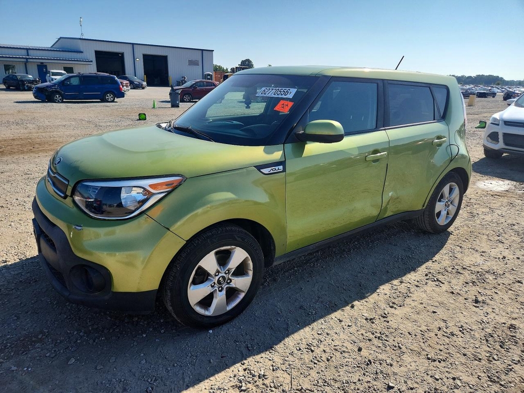 Vista de 2018 KIA SOUL BASE, ángulo 1