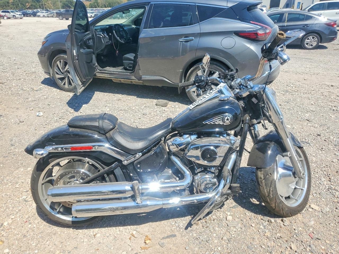 Vue de 2025 HARLEY-DAVIDSON FLFB, angle 1