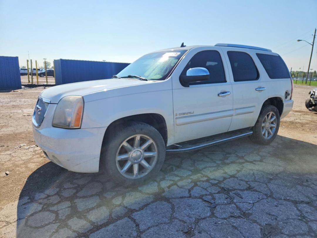 Вид 2008 GMC YUKON DENALI, угол 1