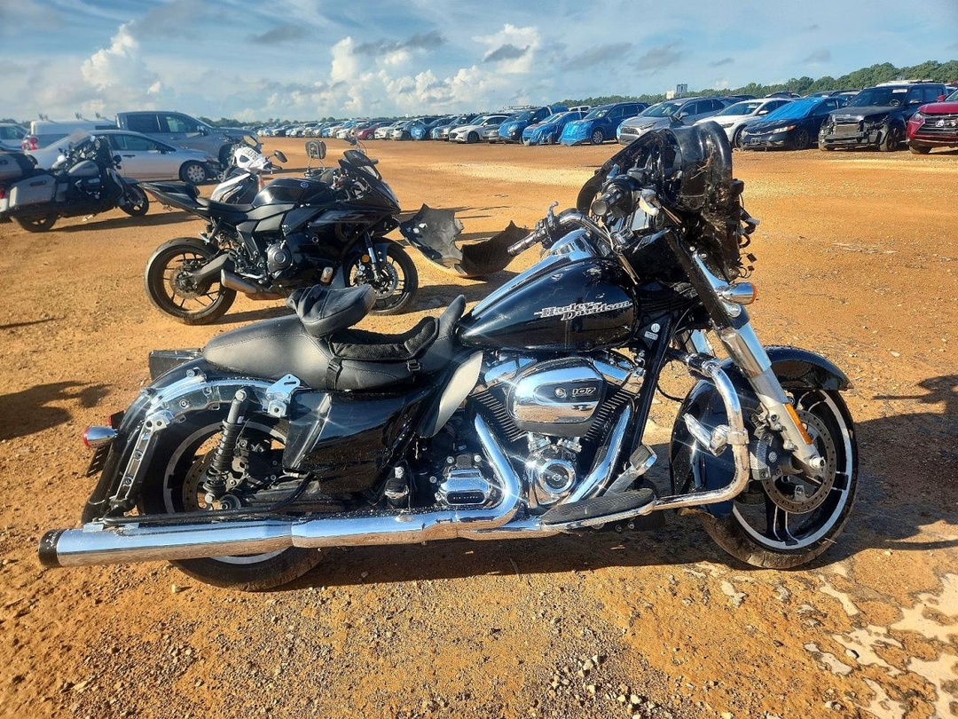 Vista de 2017 HARLEY-DAVIDSON FLHXS STREET GLIDE SPECIAL, ángulo 1