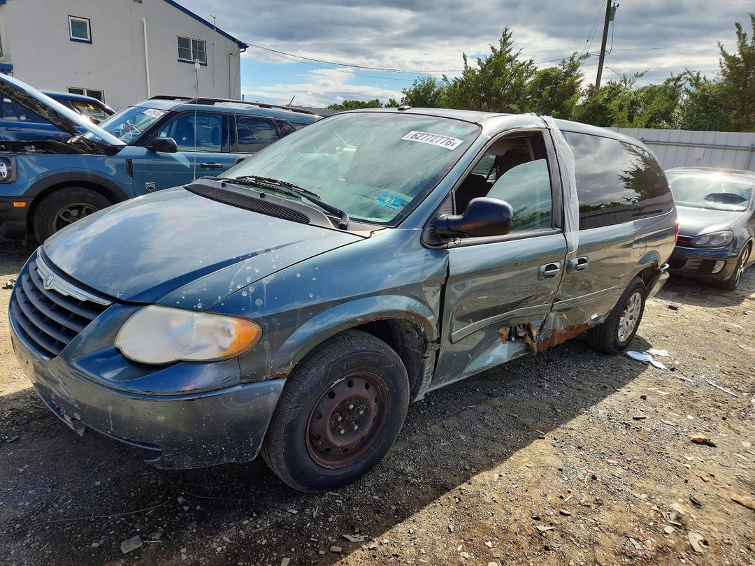 Vista de 2006 CHRYSLER TOWN &amp; COUNTRY LX, ángulo 1