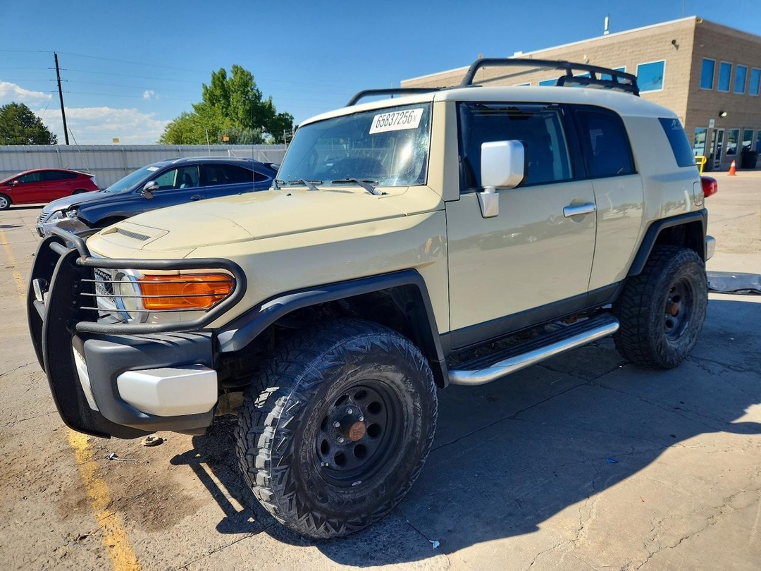 Vue de 2008 TOYOTA FJ CRUISER BASE, angle 1