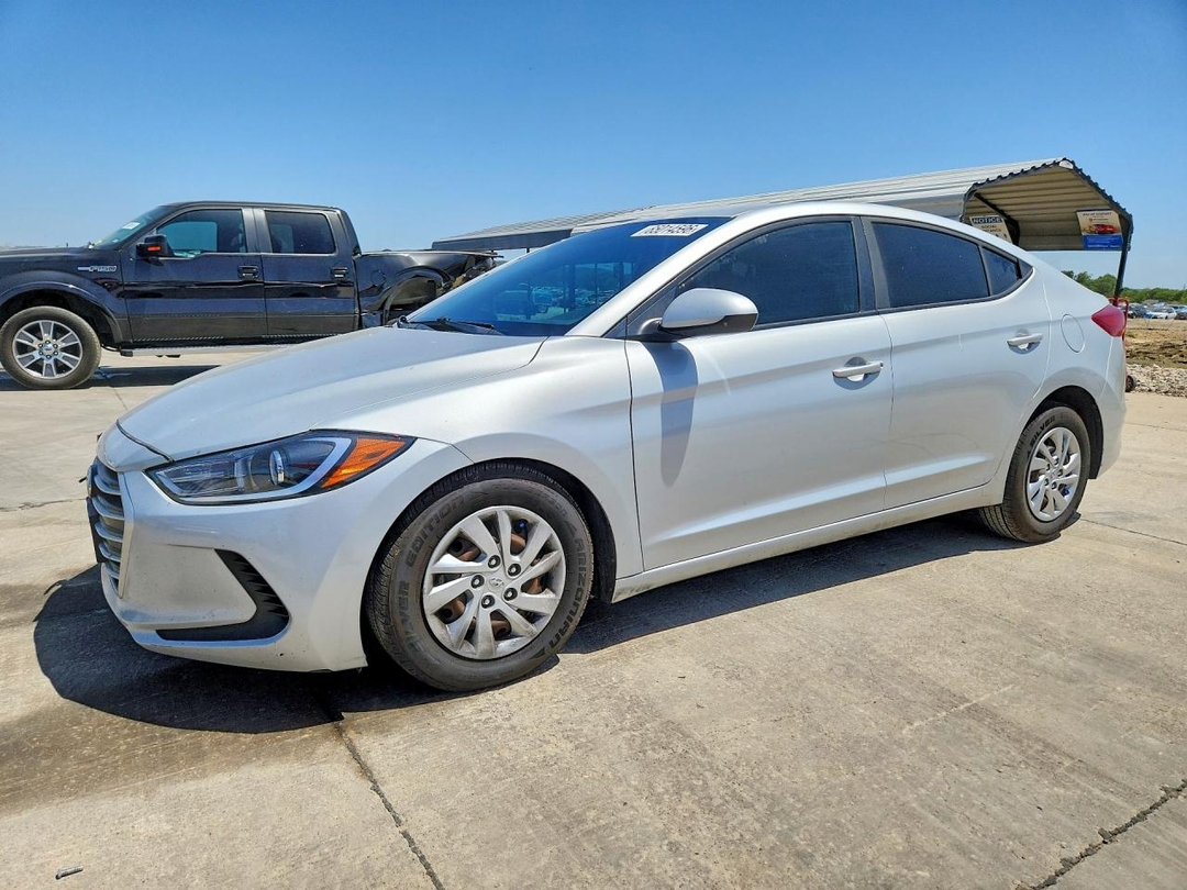 Вид 2018 HYUNDAI ELANTRA SE, угол 1