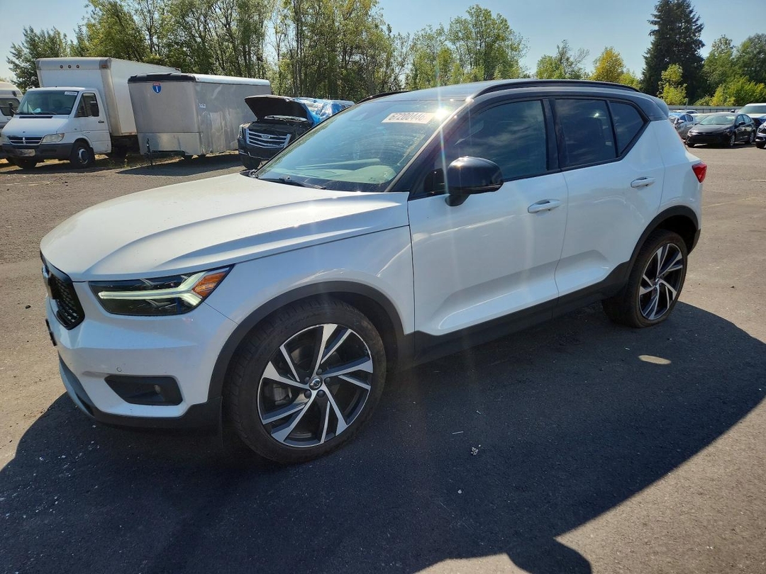 منظر 2020 VOLVO XC40 T5 R-DESIGN، زاوية 1