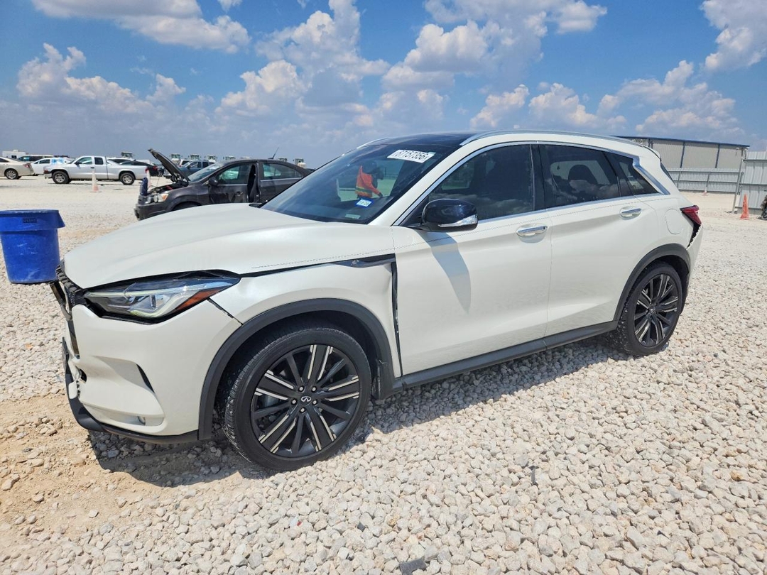 Vista de 2021 INFINITI QX50 LUXE, ángulo 1
