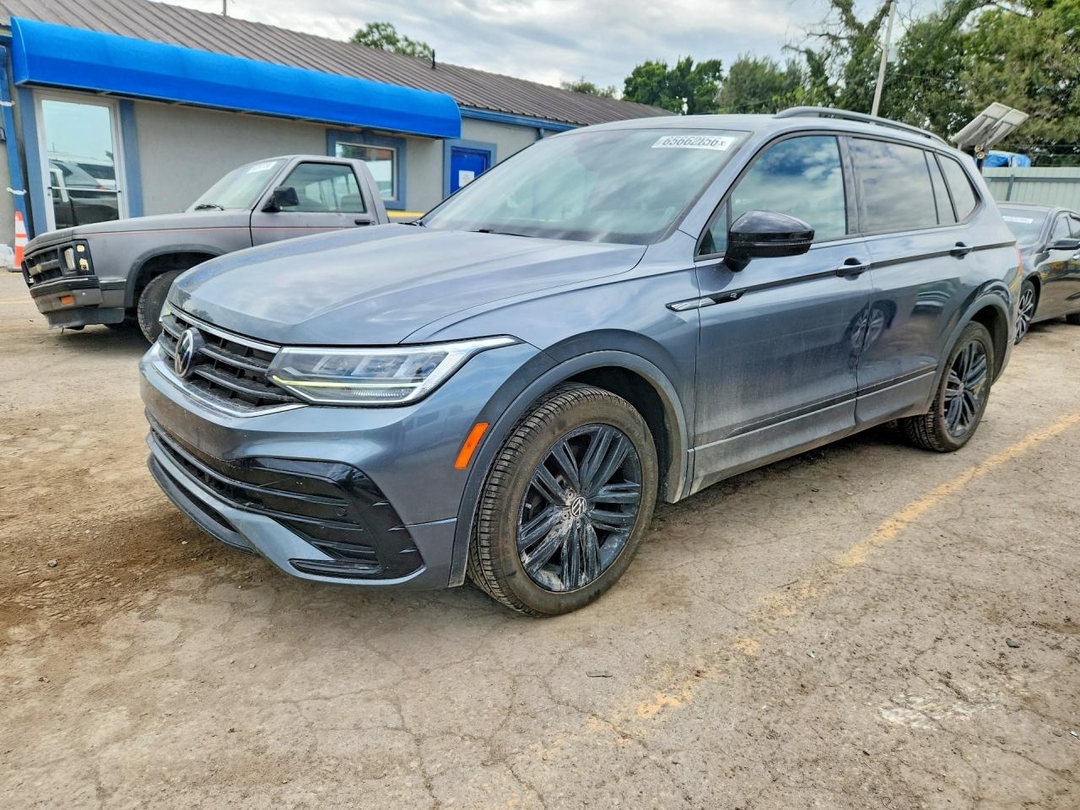 Vista de 2022 VOLKSWAGEN TIGUAN SE R-LINE BLACK, ángulo 1