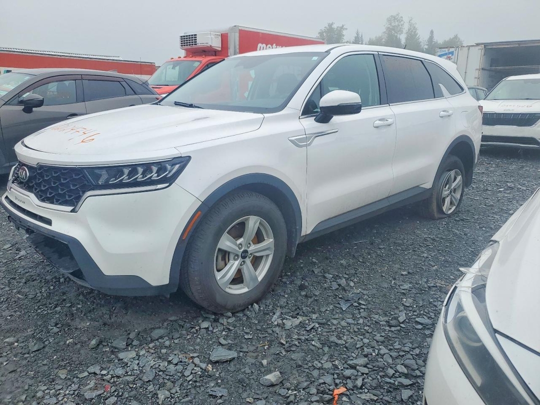 Vue de 2021 KIA SORENTO LX, angle 1