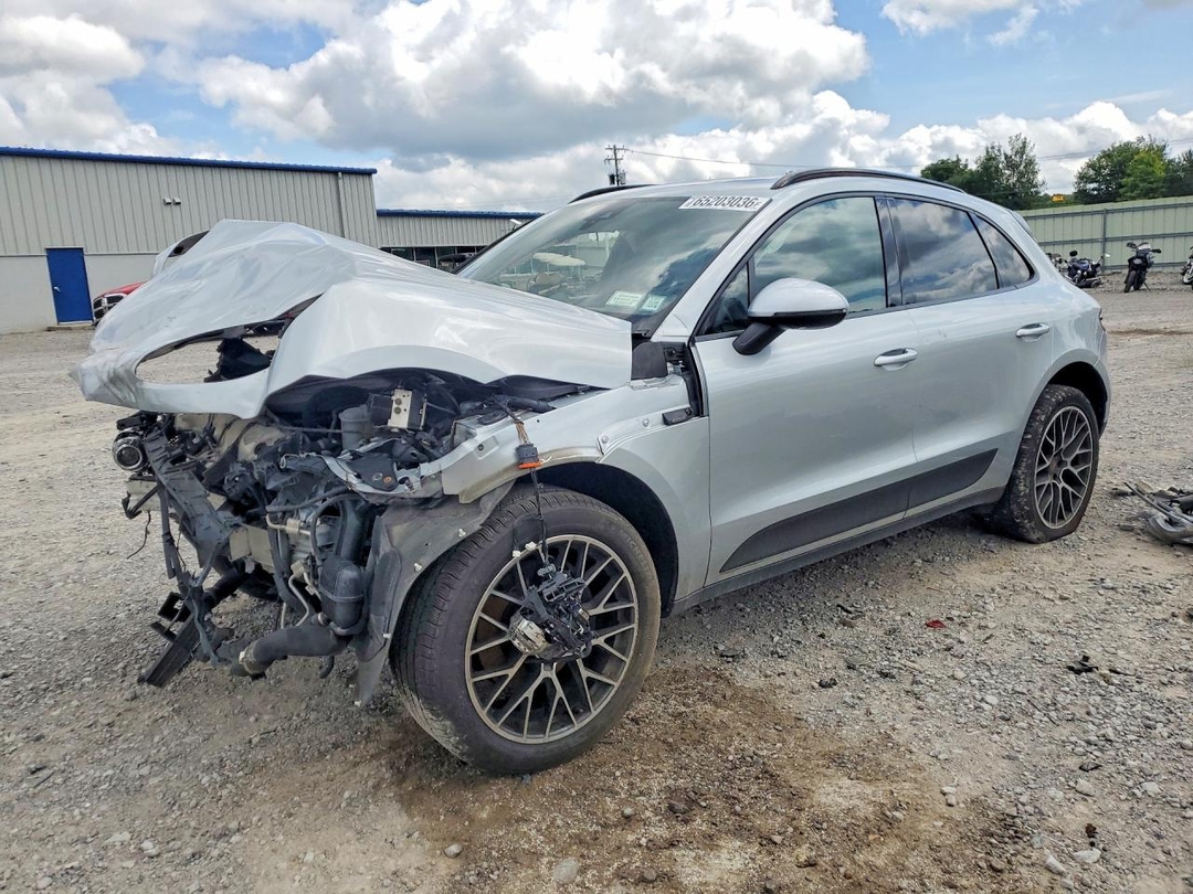 Вид 2018 PORSCHE MACAN, угол 1