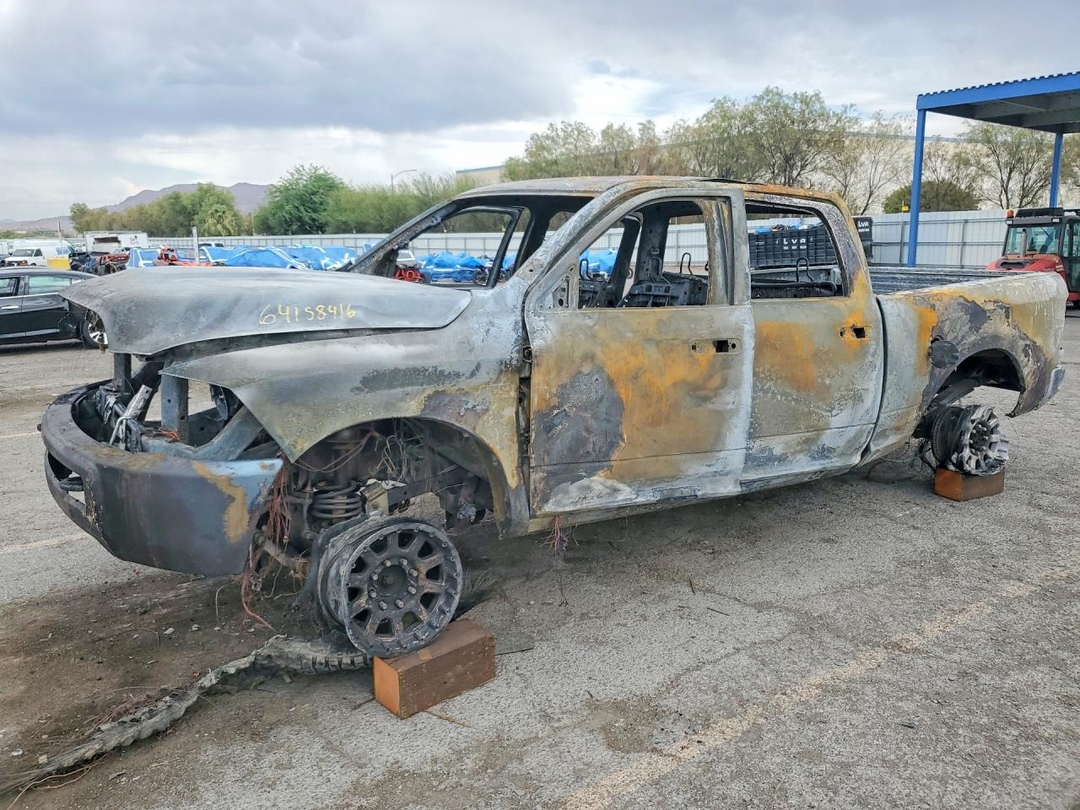 Вид 2013 RAM 2500 ST, угол 1