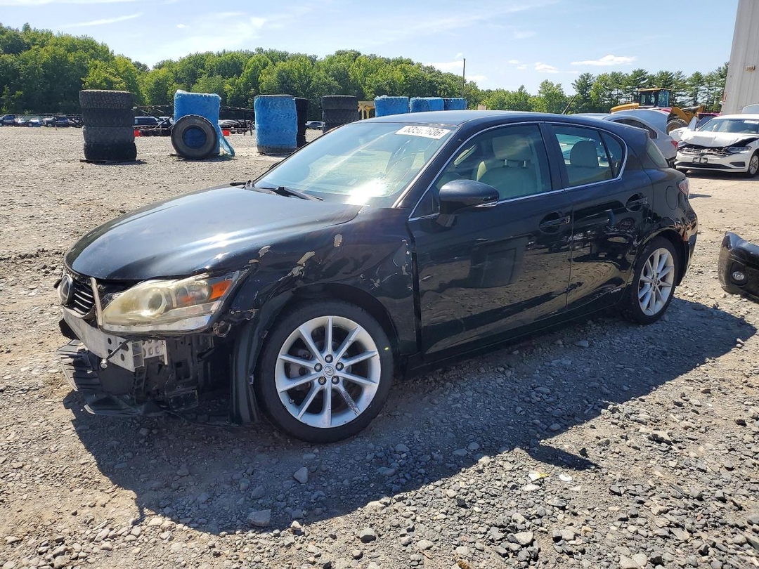 Vue de 2011 LEXUS CT 200, angle 1