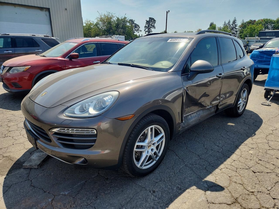 Вид 2011 PORSCHE CAYENNE, угол 1
