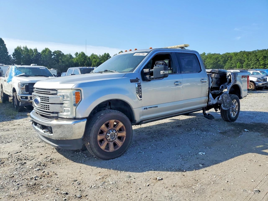 Vue de 2017 FORD F350 SUPER DUTY, angle 1