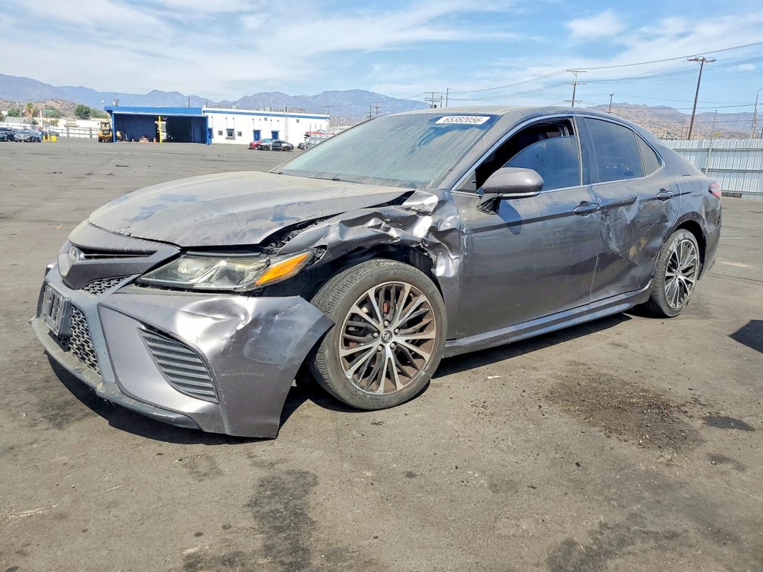 Vue de 2018 TOYOTA CAMRY SE, angle 1