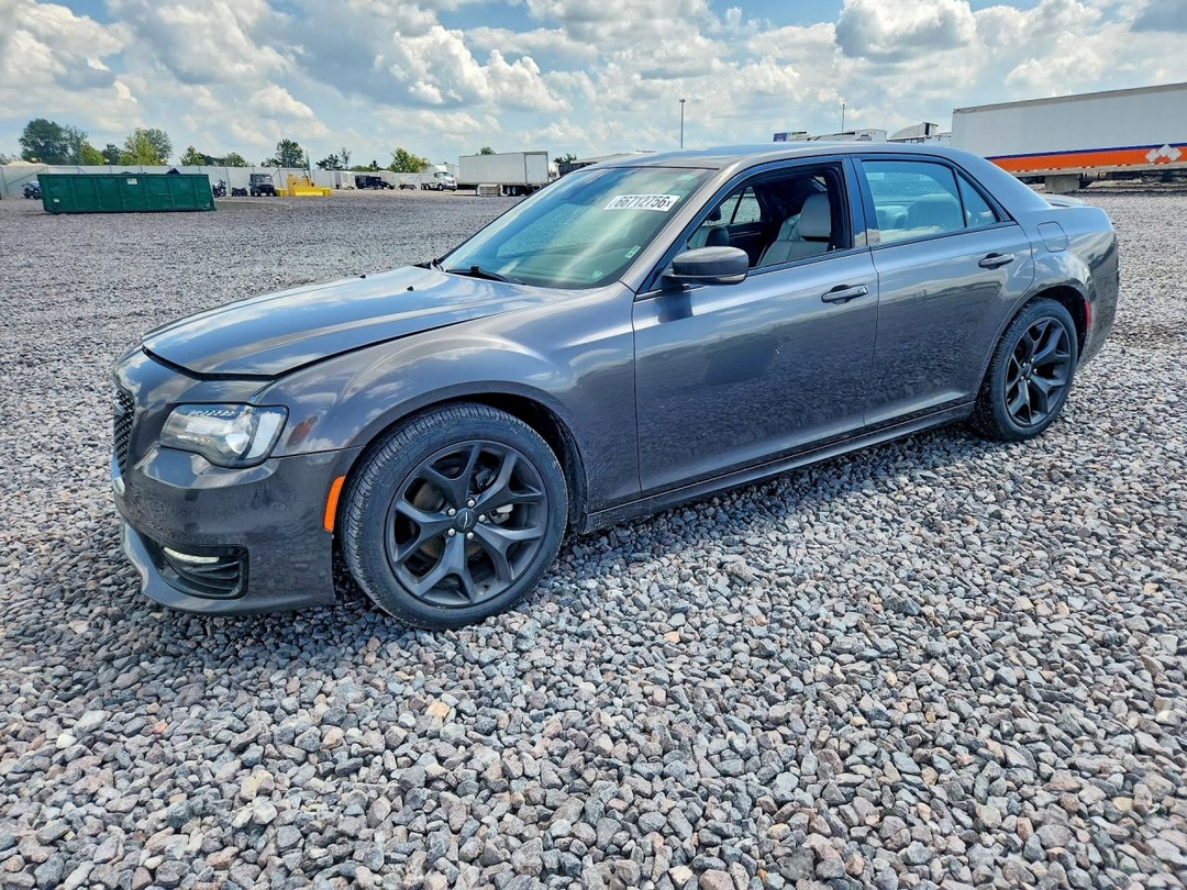 Vista de 2021 CHRYSLER 300 S, ángulo 1