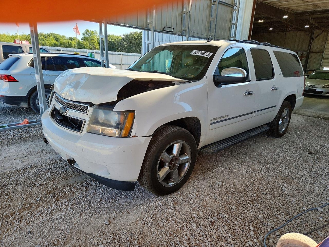 منظر 2011 CHEVROLET SUBURBAN K1500 LTZ، زاوية 1