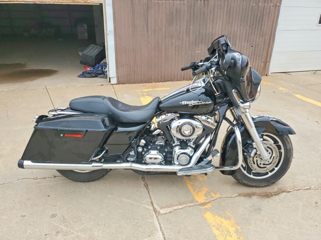 Вид 2007 HARLEY-DAVIDSON FLHX, угол 1