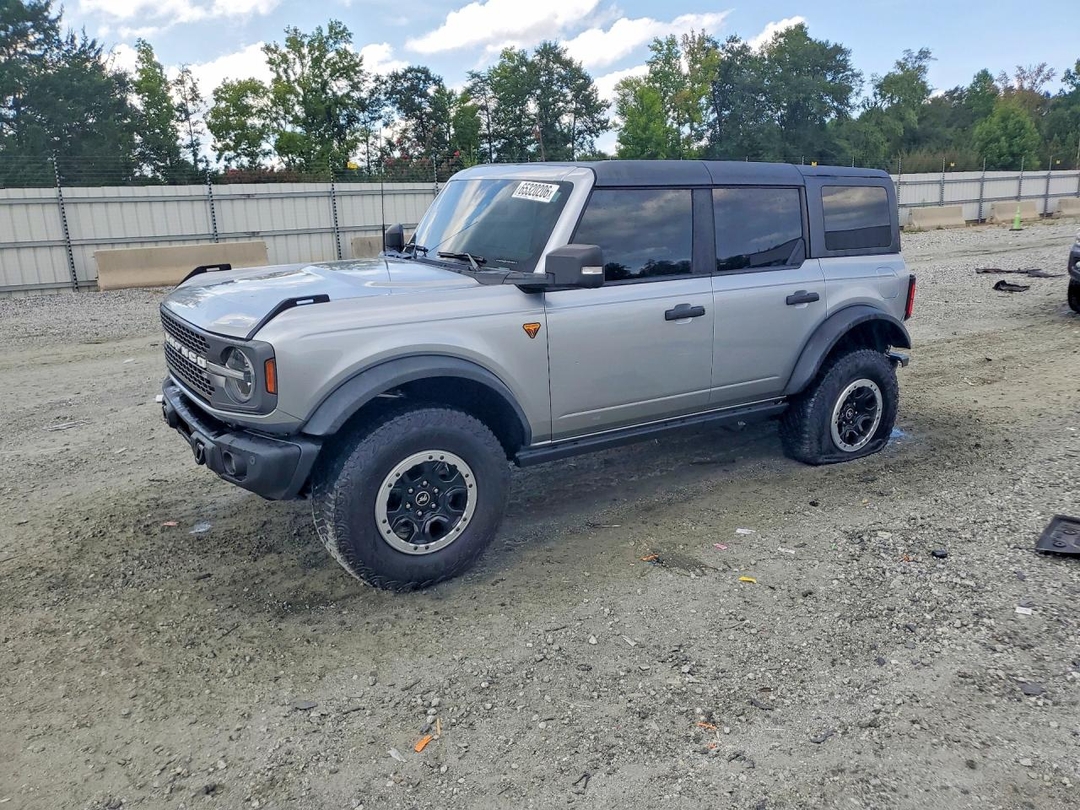 Vue de 2023 FORD BRONCO BASE, angle 1