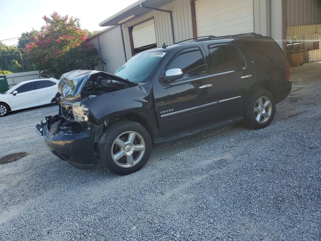منظر 2013 CHEVROLET TAHOE C1500 LTZ، زاوية 1
