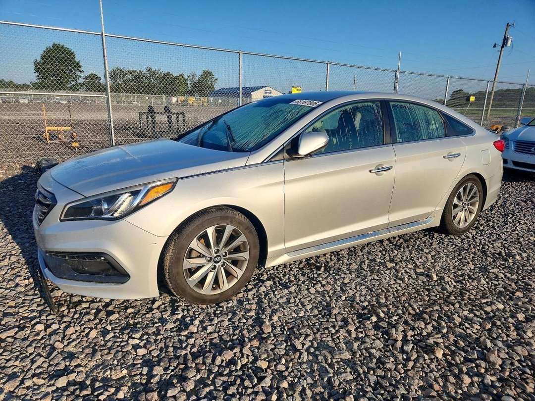 Vue de 2015 HYUNDAI SONATA SPORT, angle 1