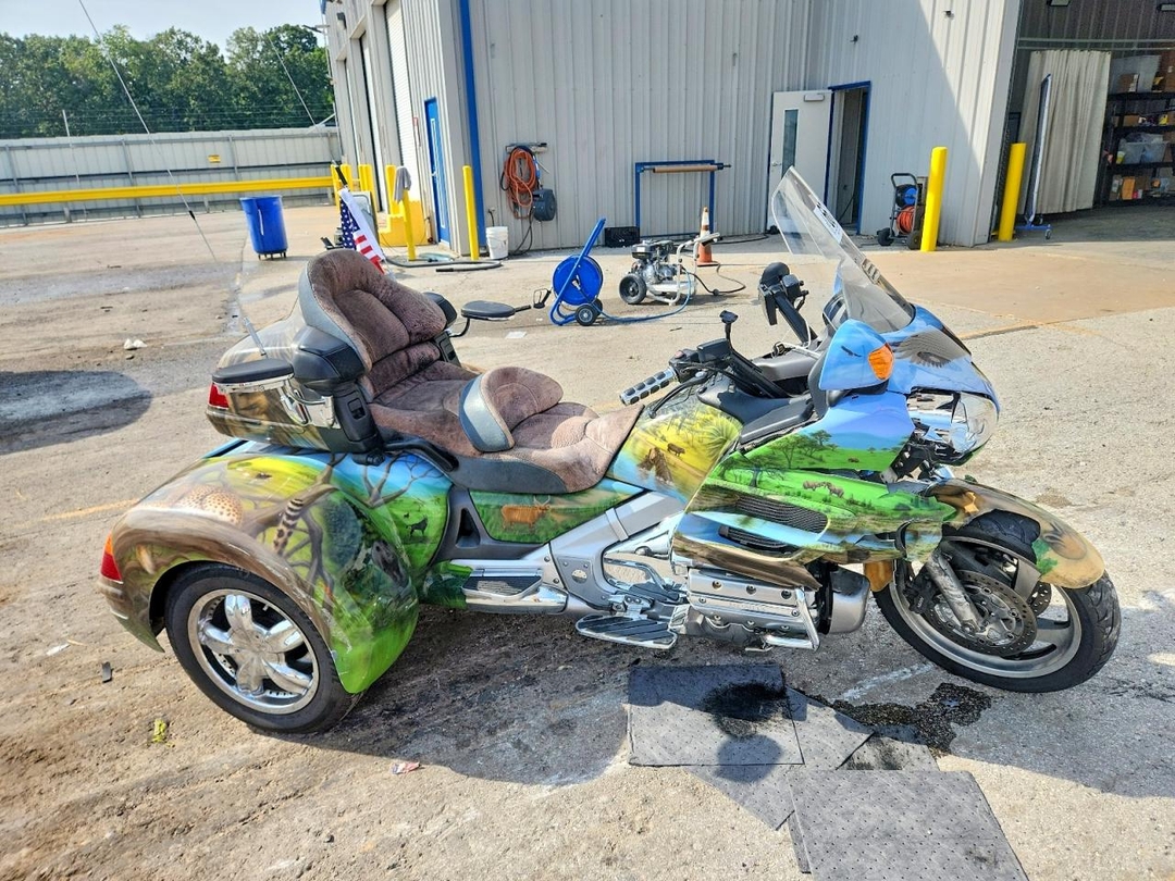 منظر 2004 HONDA GL1800، زاوية 1